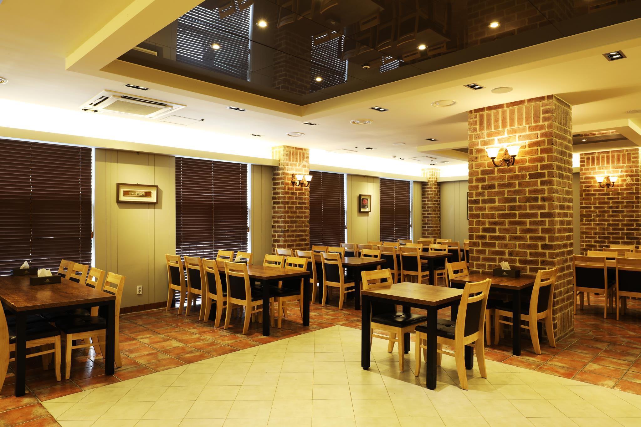 Maple Hotel 28/35