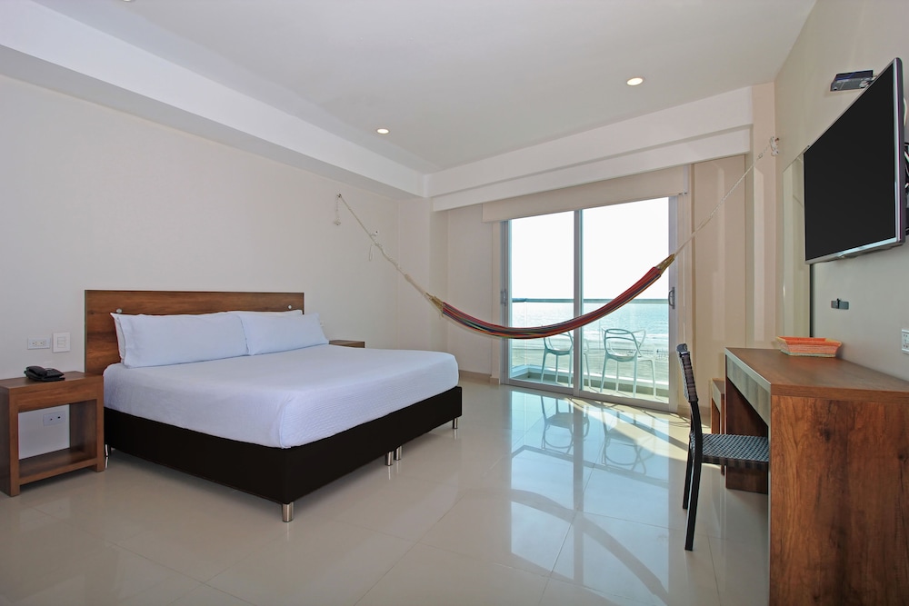 1 Bedroom, Comfort, Queen Bed, Ocean Front, Balcony