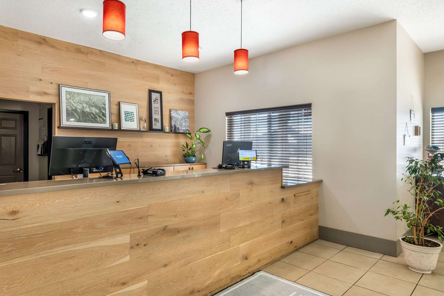 Country Inn & Suites by Radisson, Watertown, SD 3/21
