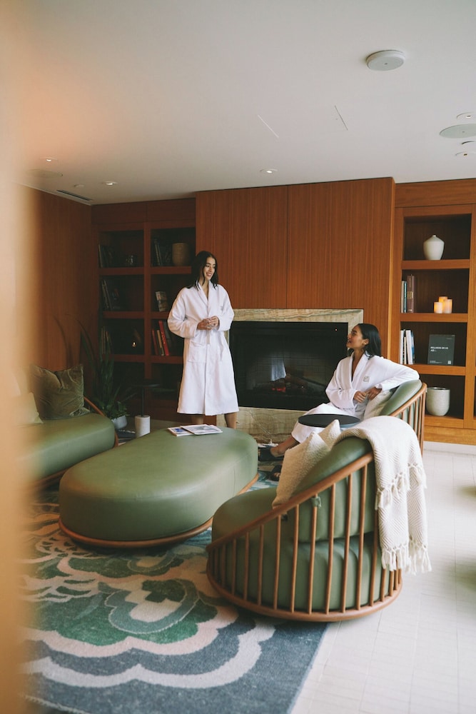 Fairmont Pacific Rim 25/50