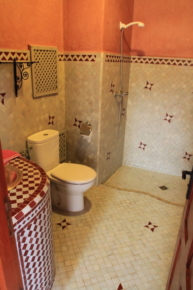 Riad Al Khansaa 16/70