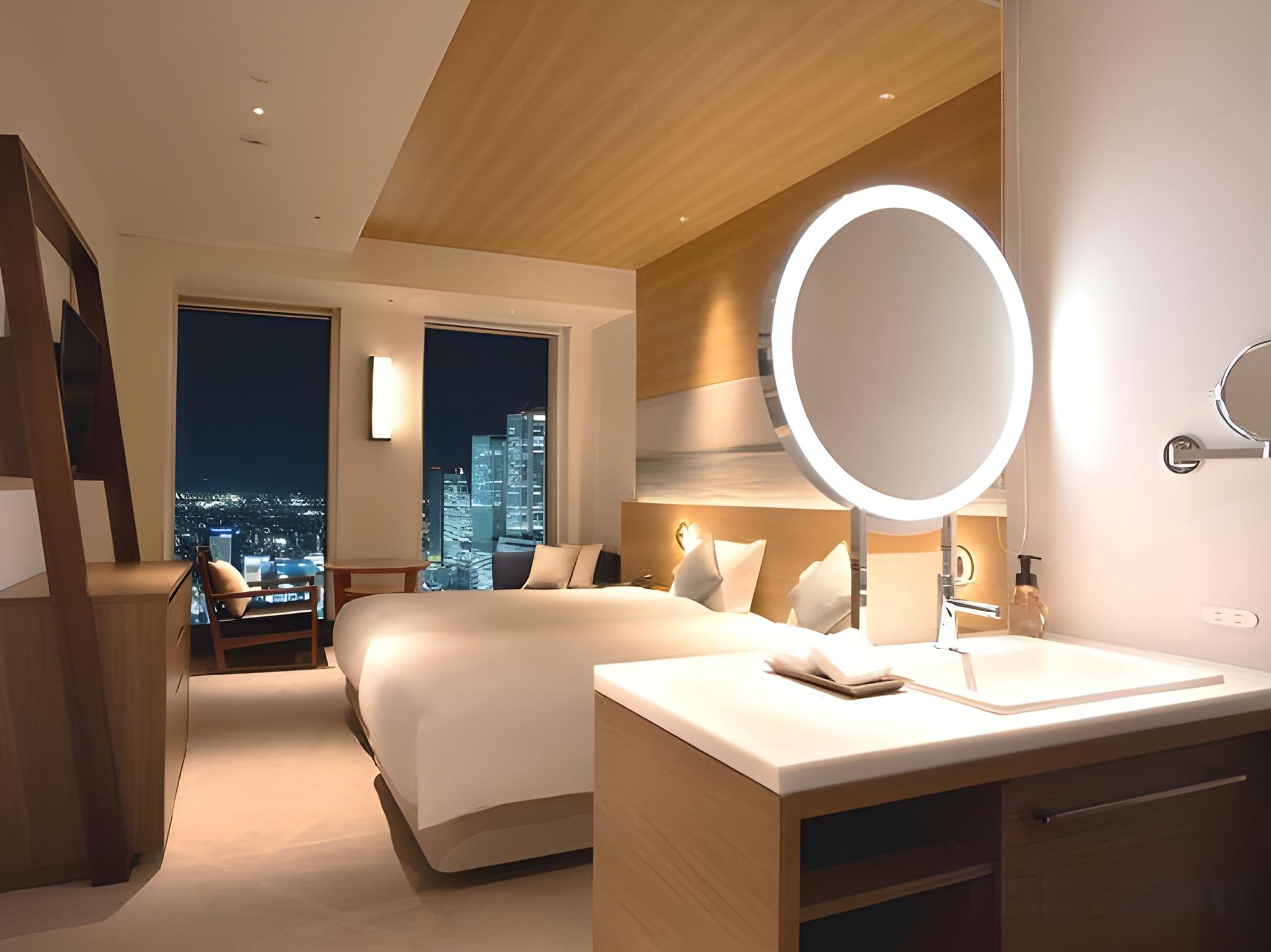 Semi Room, Sky, 2 Semi Double Beds, Station View