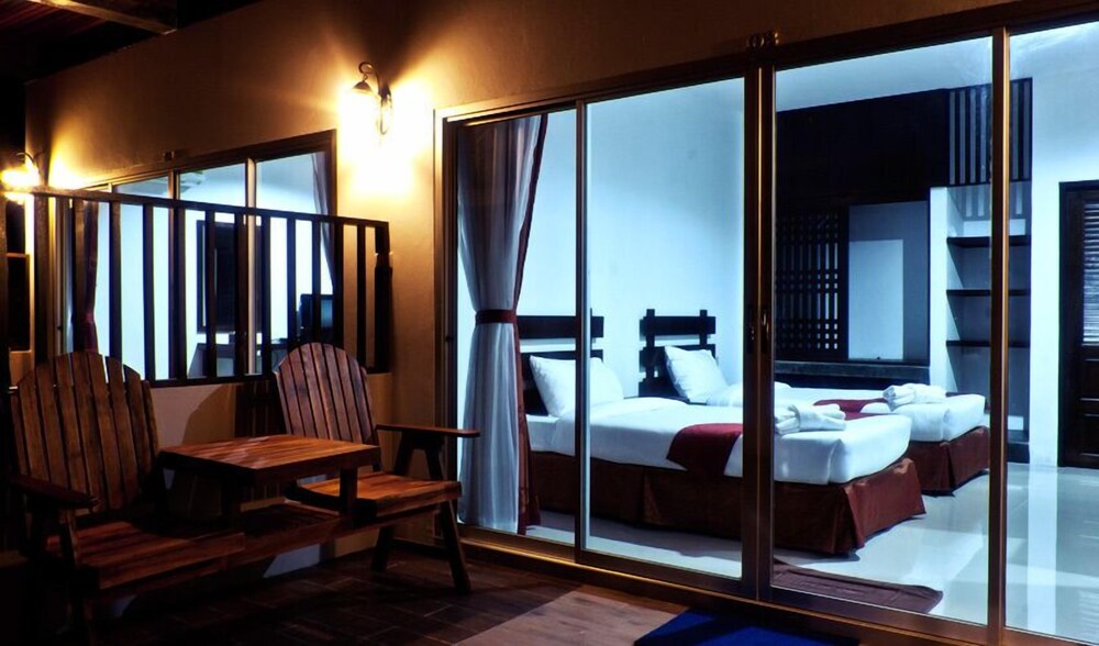 Nana Beach Hotel 63/80
