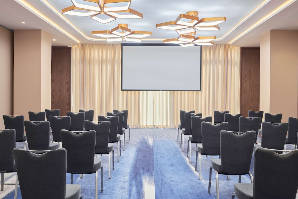 فندق راديسون بلو مركز الرياض للمؤتمرات والمعارض(Radisson Blu Hotel Riyadh Convention & Exhibition Center) 40/50