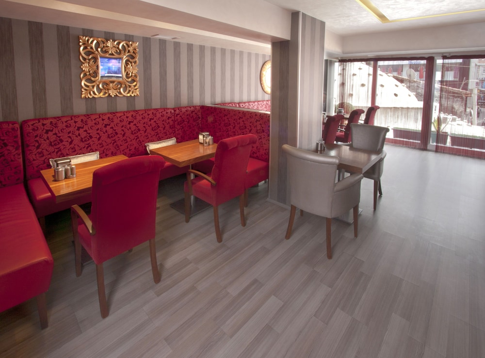 Nanda Hotel 40/63