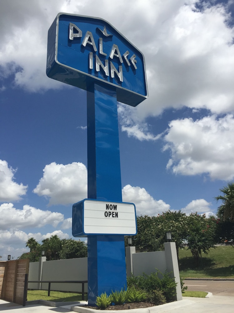 Palace Inn Gulfgate 4/40