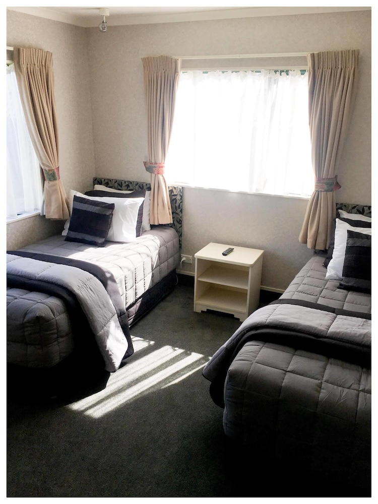 Deco City Motor Lodge 9/54