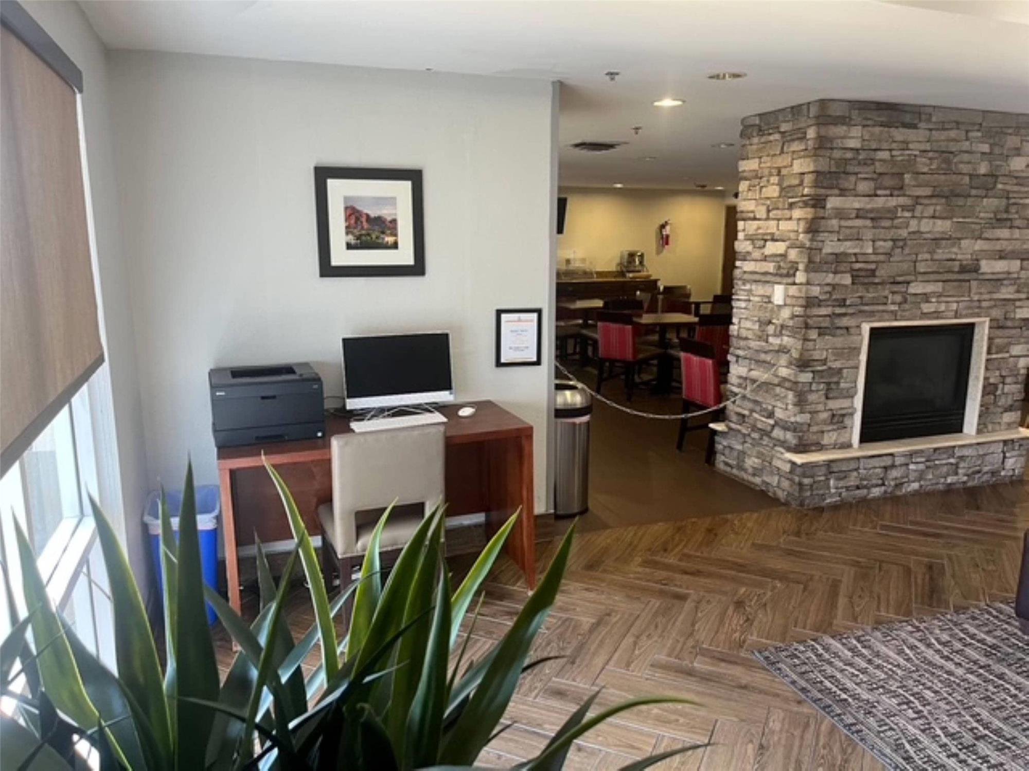 Comfort Inn & Suites Phoenix North / Deer Valley 23/31