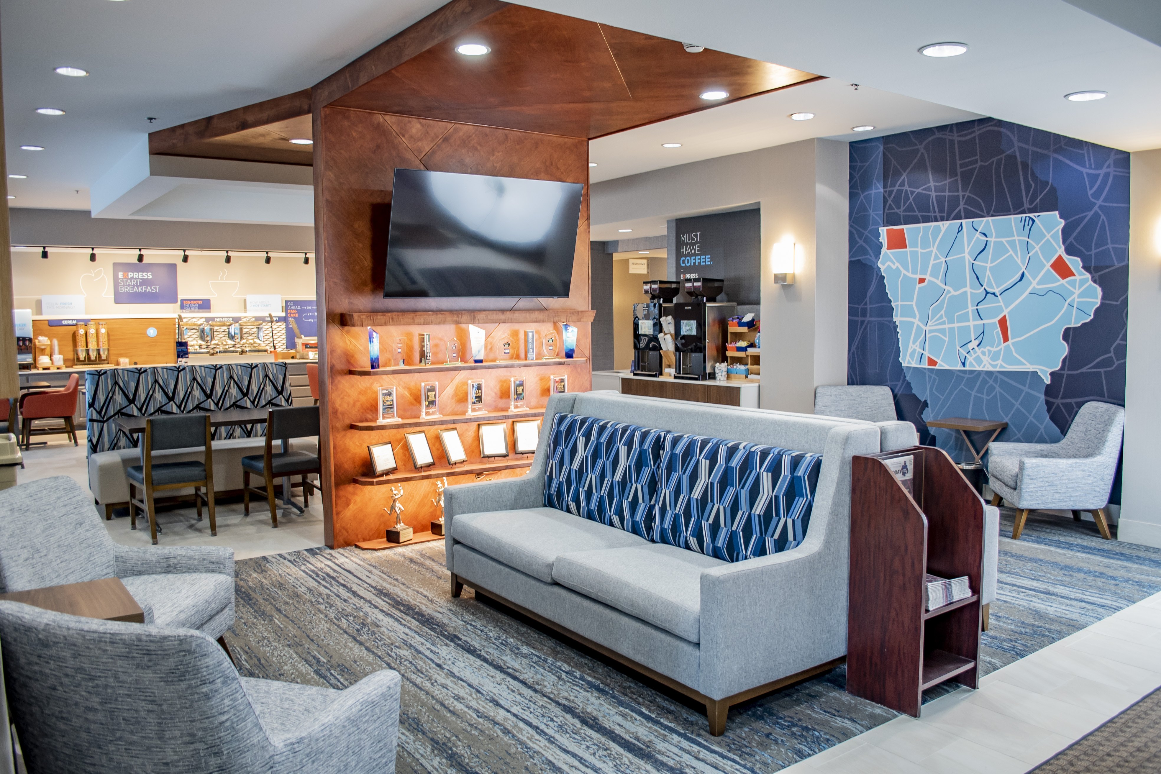 Holiday Inn Express Hotel And Suites Mason City 48/76
