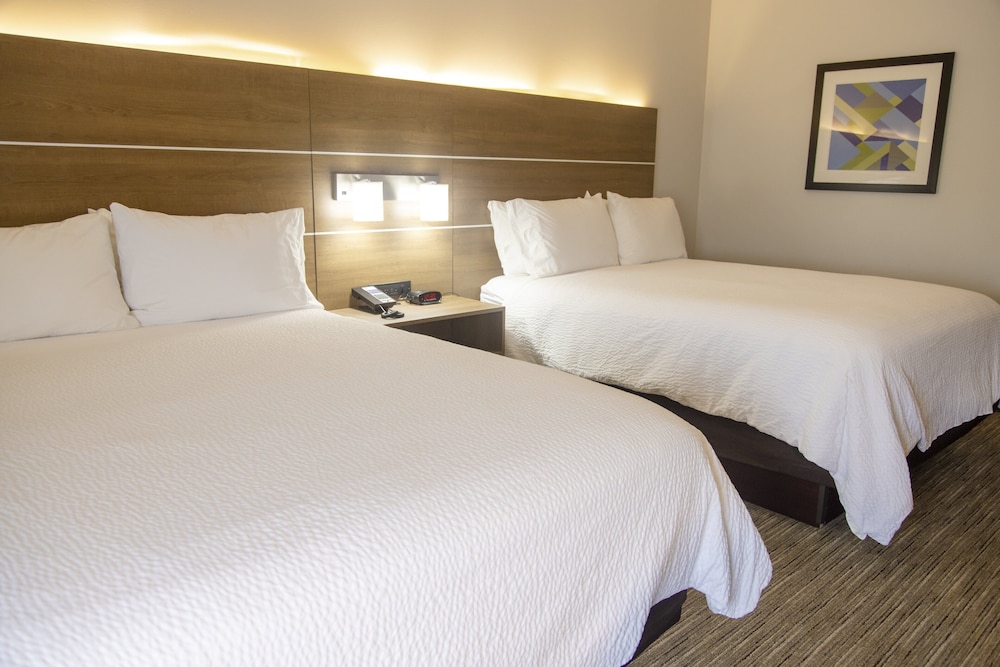 Holiday Inn Express Marshfield (Springfield Area) 16/34