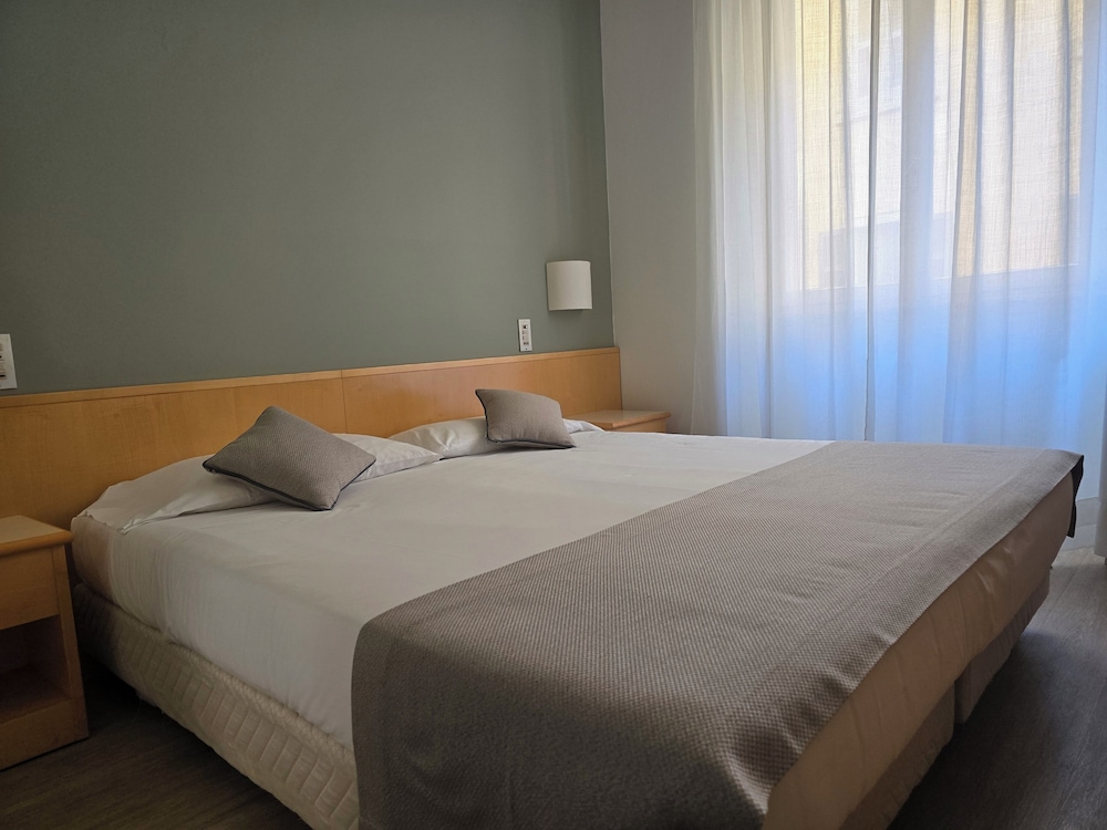 Sant Ambroeus Hotel 7/57
