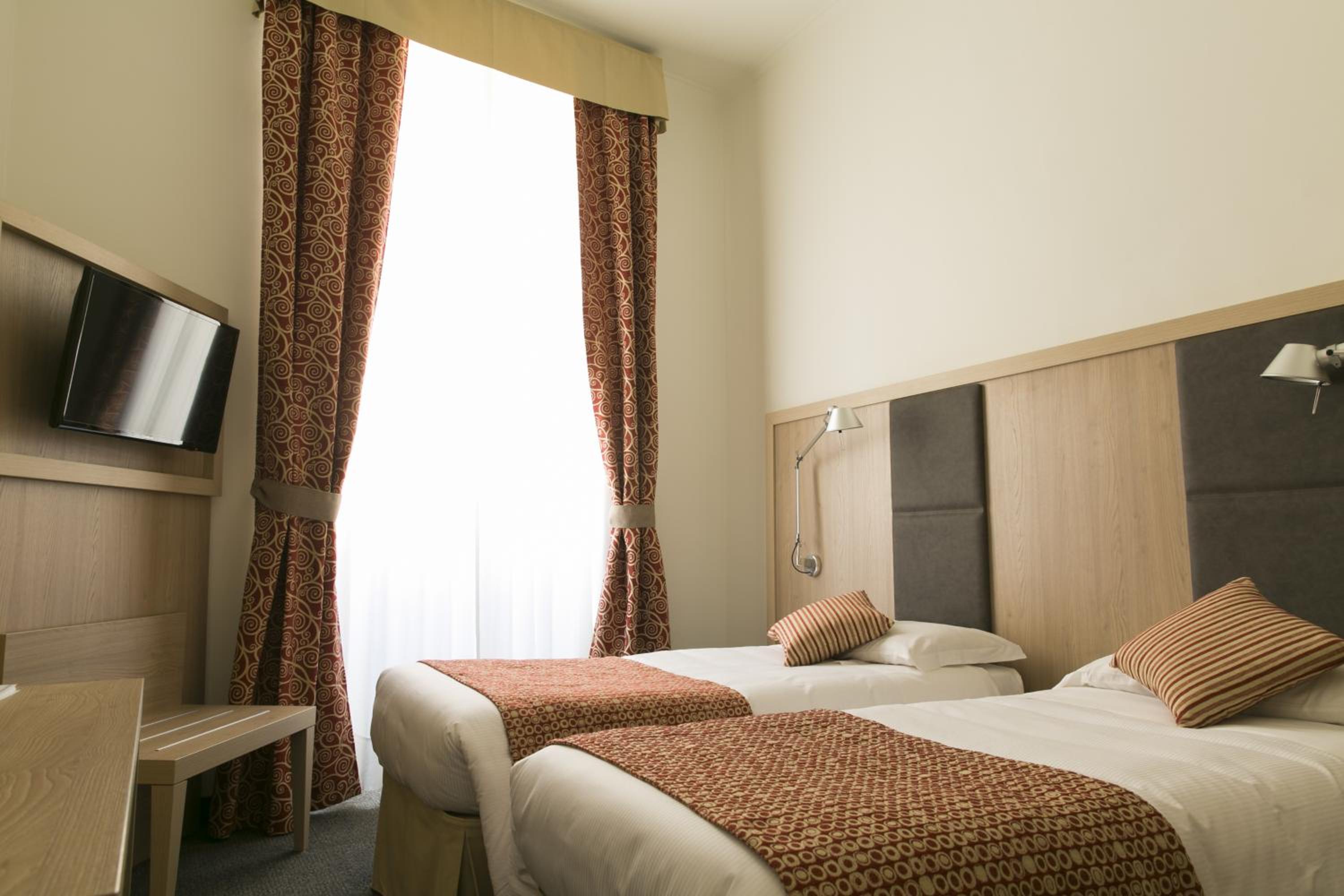 Room, Double or Twin Bed