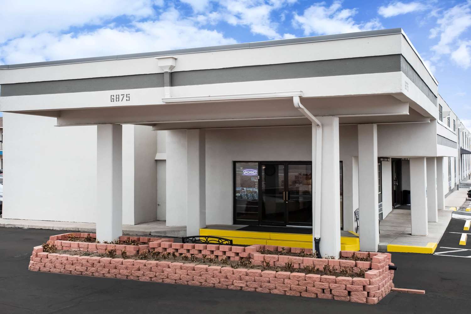 Travelodge by Wyndham Colorado Springs Airport/Peterson AFB 2/44