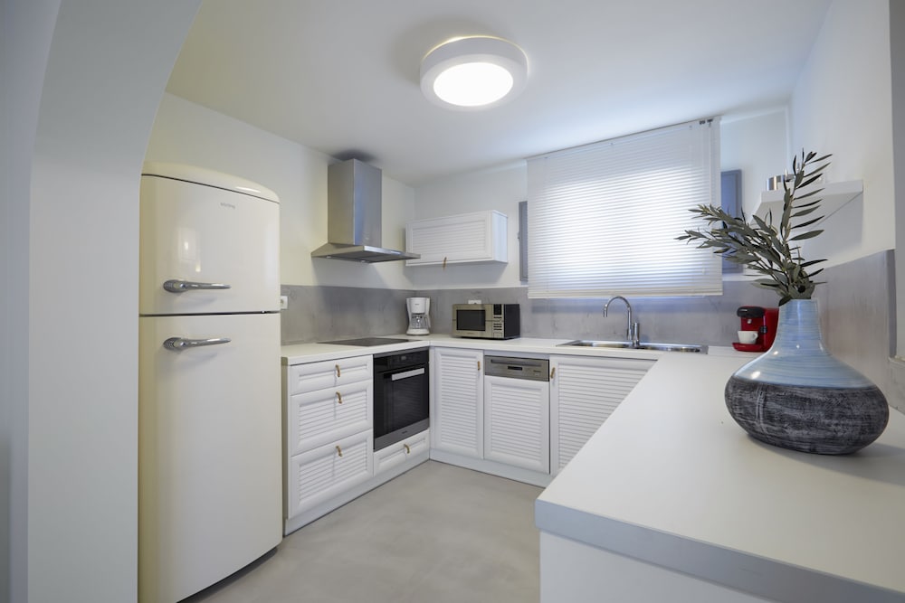 Eolia Kamari Villa 24/34