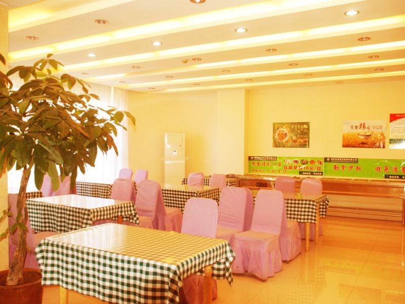 GreenTree Inn Chaoyang Shuangta District Bus Station 21/24