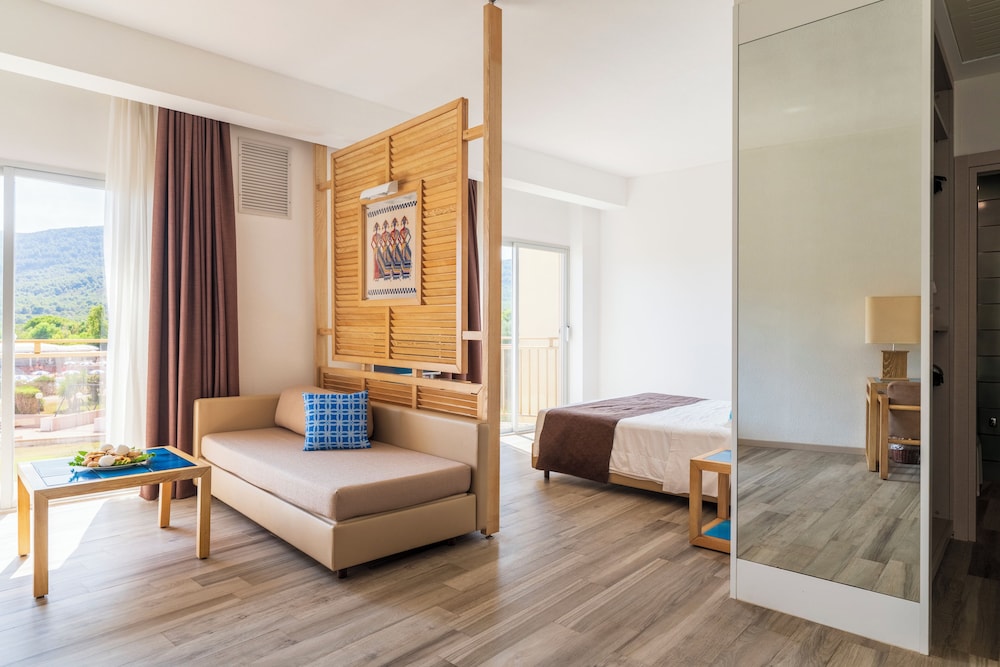 غرفة كلاسيكية ثلاثية، Hotel Baia di Conte 8/9