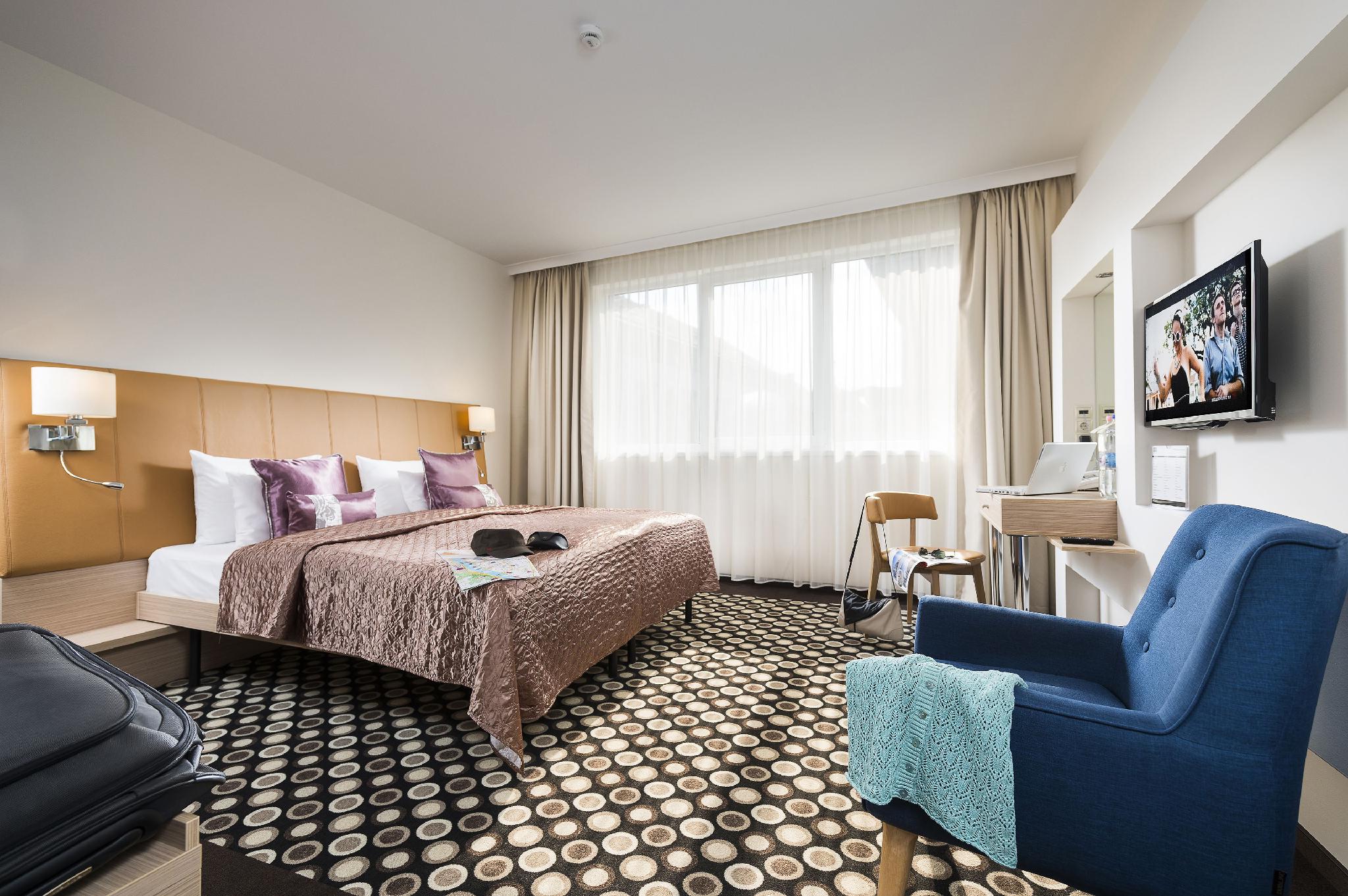 EXECUTIVE, SUITE