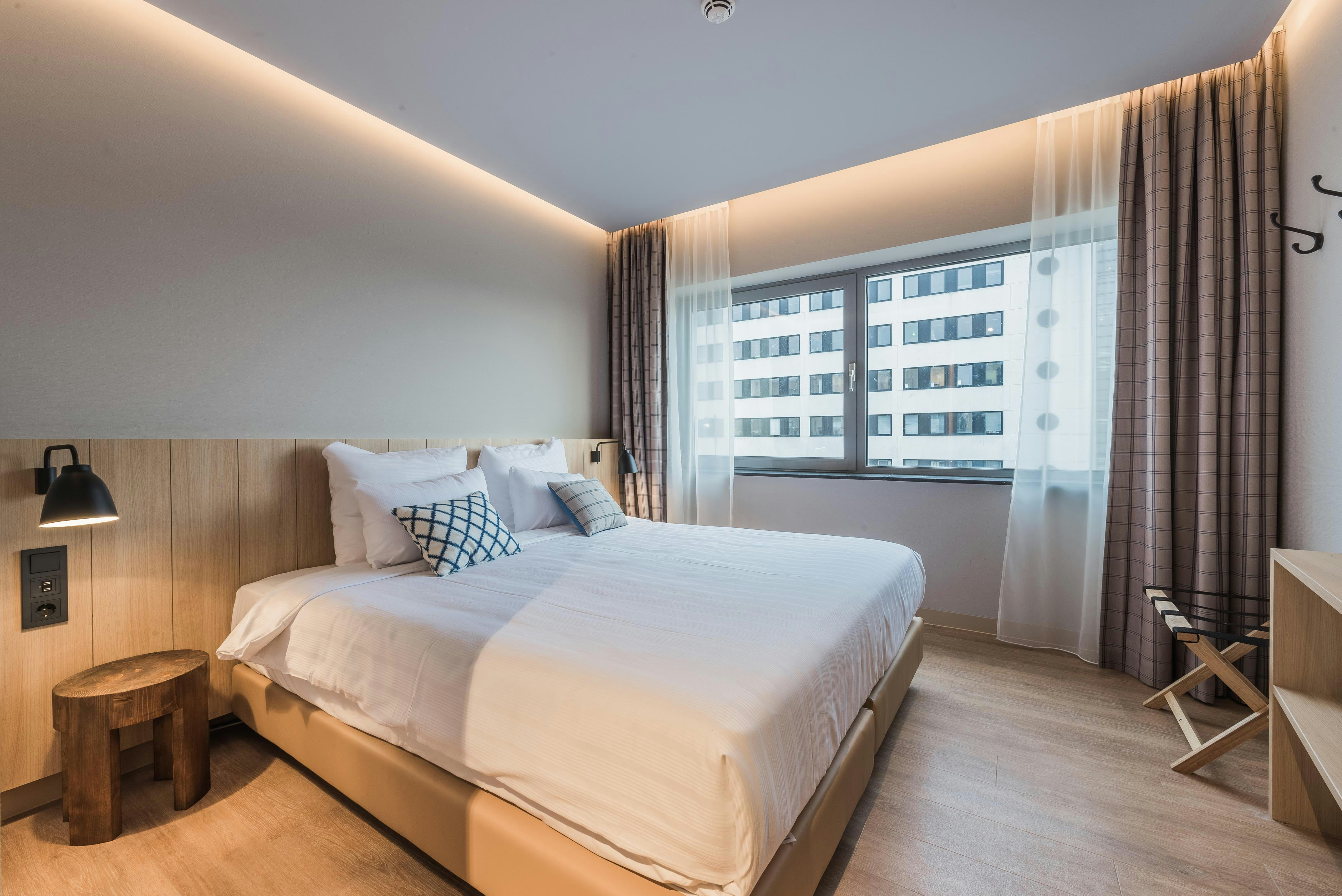 Urban Lodge Hotel 12/42