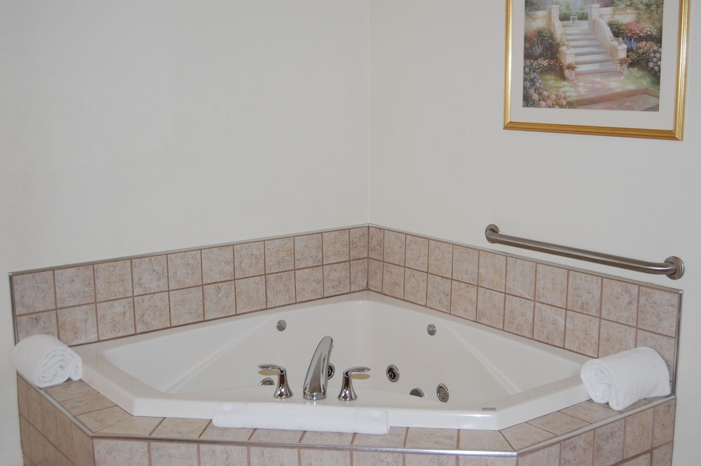 Microtel Inn & Suites by Wyndham Plattsburgh 16/41
