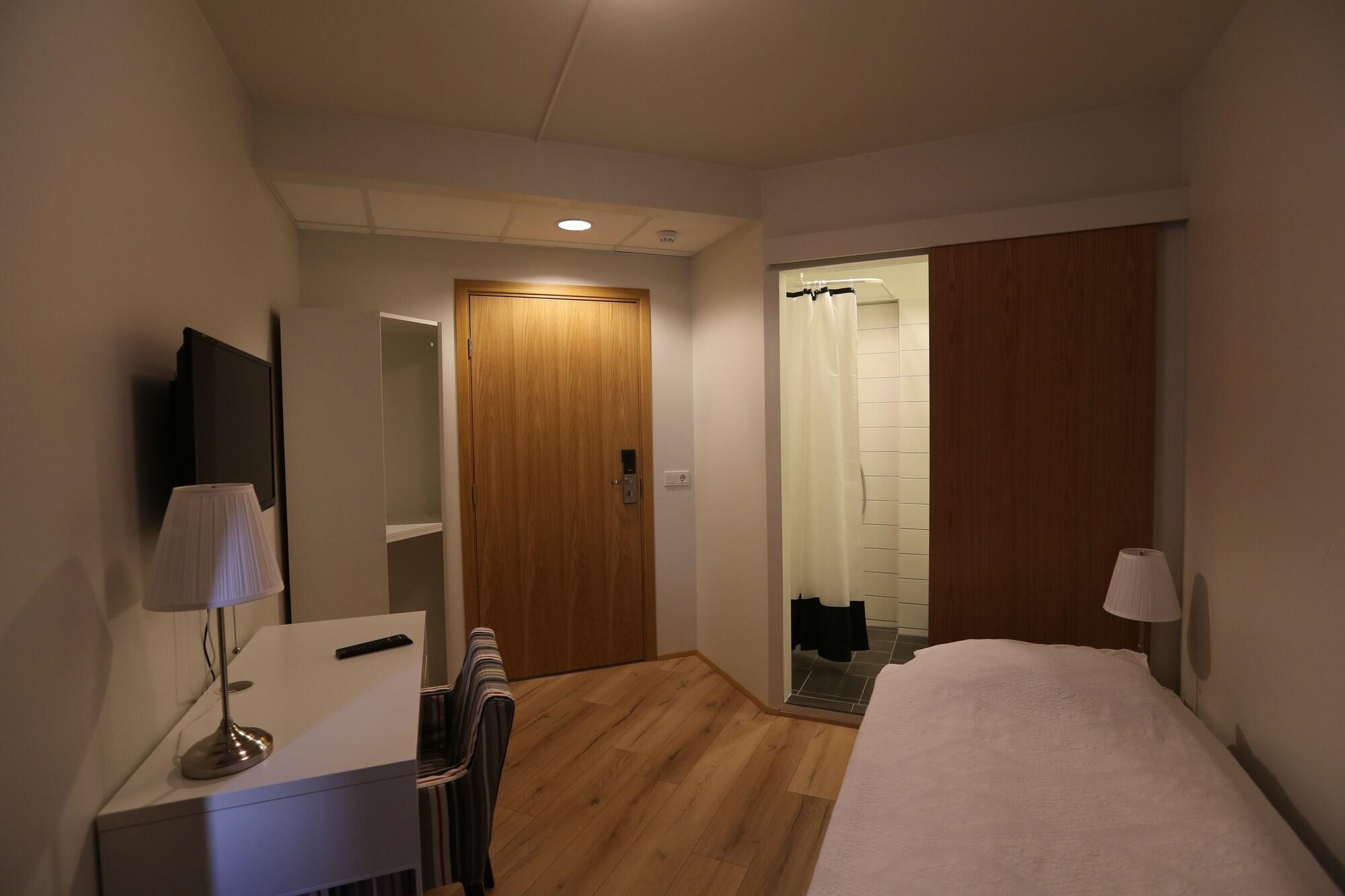 غرفة مفردة بحمام خاص، 100 Iceland Hotel 2/5