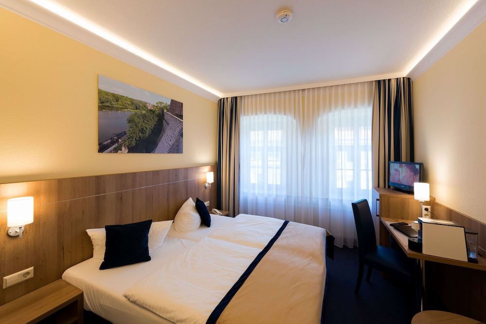 Askania Hotel Bernburg 16/50