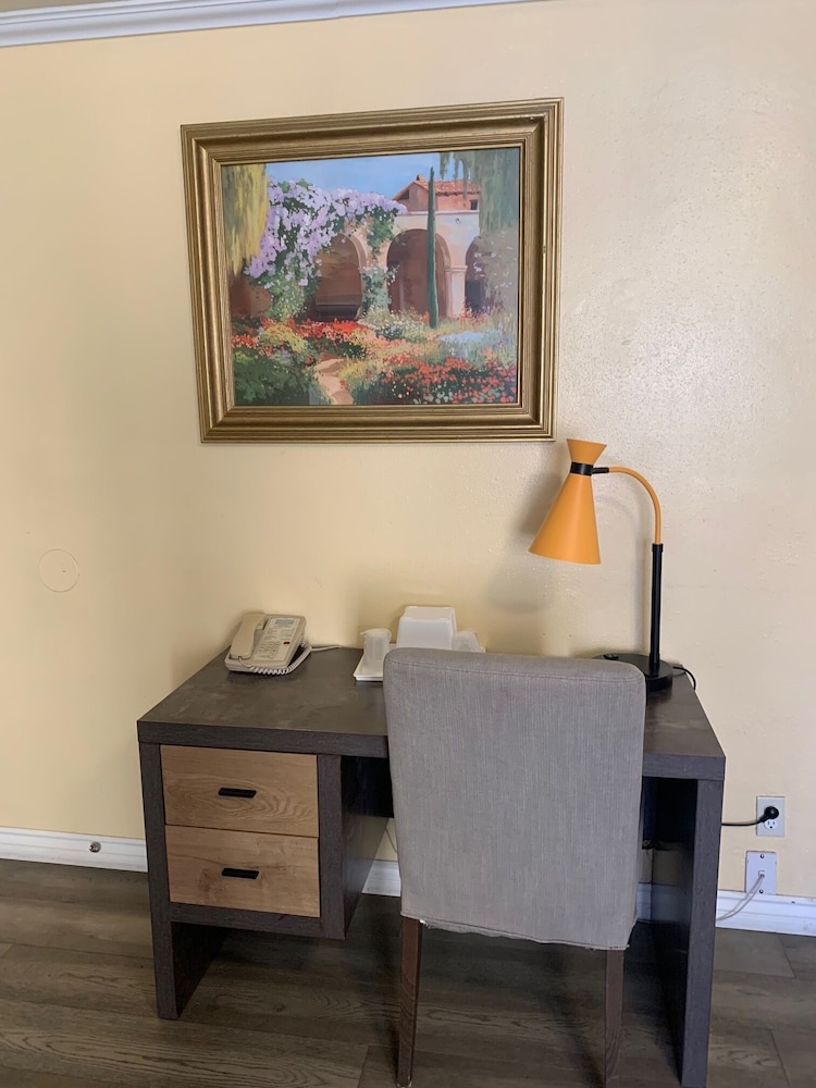 Oasis Inn & Suites 34/50