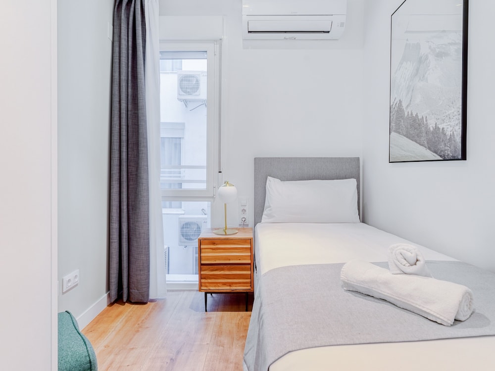2 BEDROOMS, APARTMENT