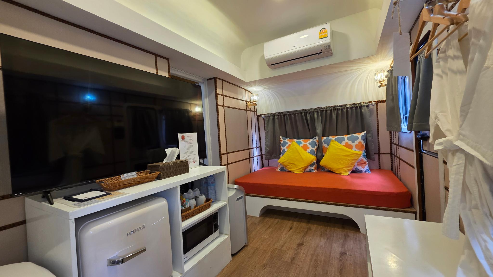 Villa, King Bed, Pool Access