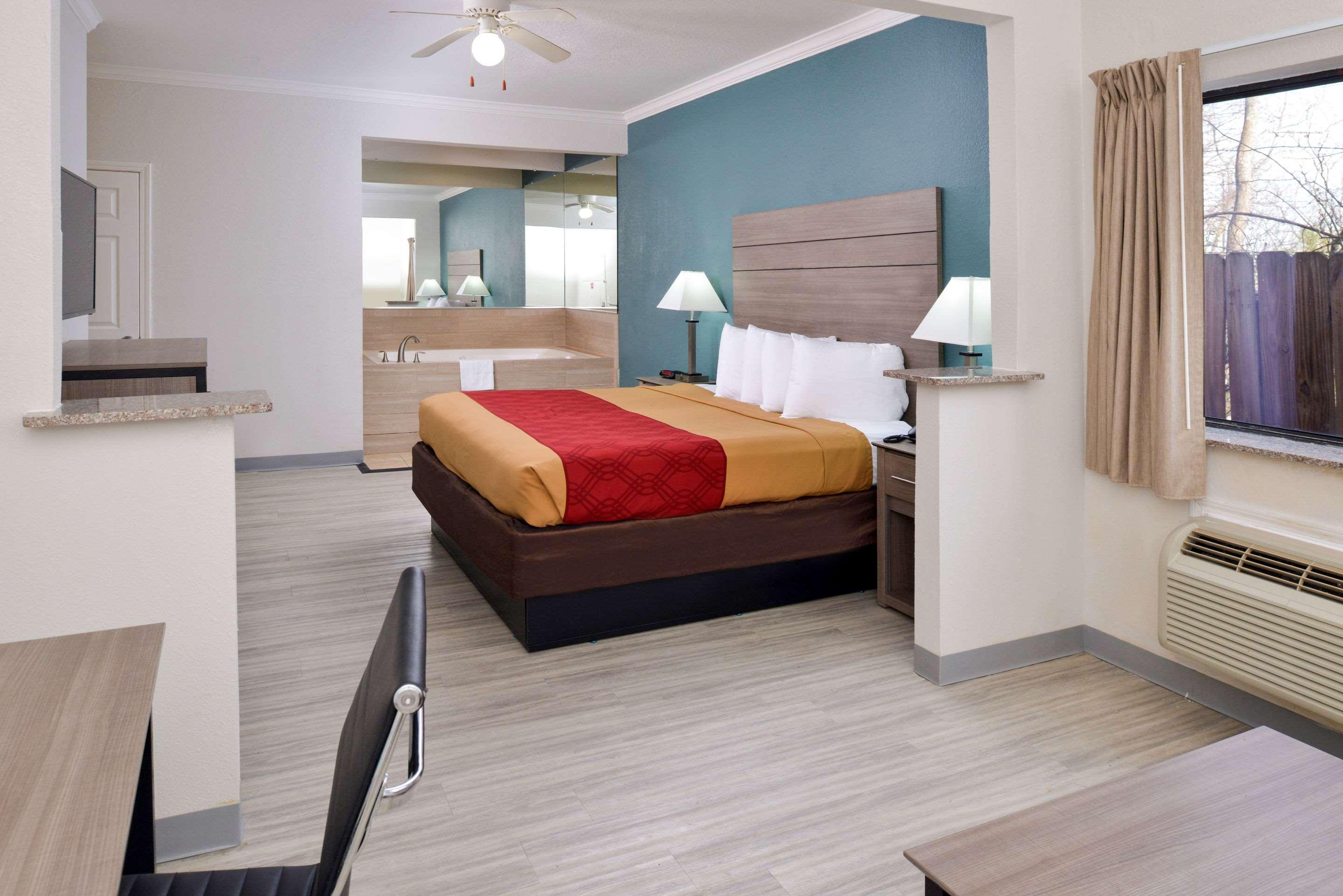 Suite, King Bed