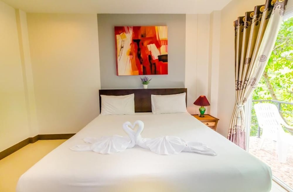 Baan Yuyen Karon Guesthouse 19/76