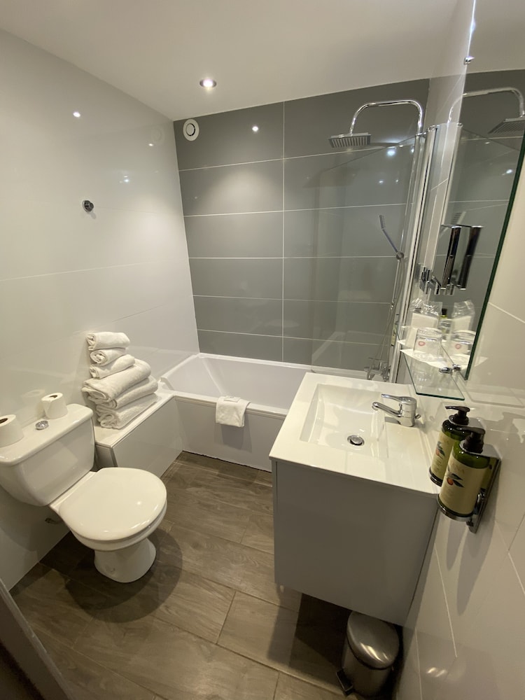 Best Western Plus La Rade 33/73