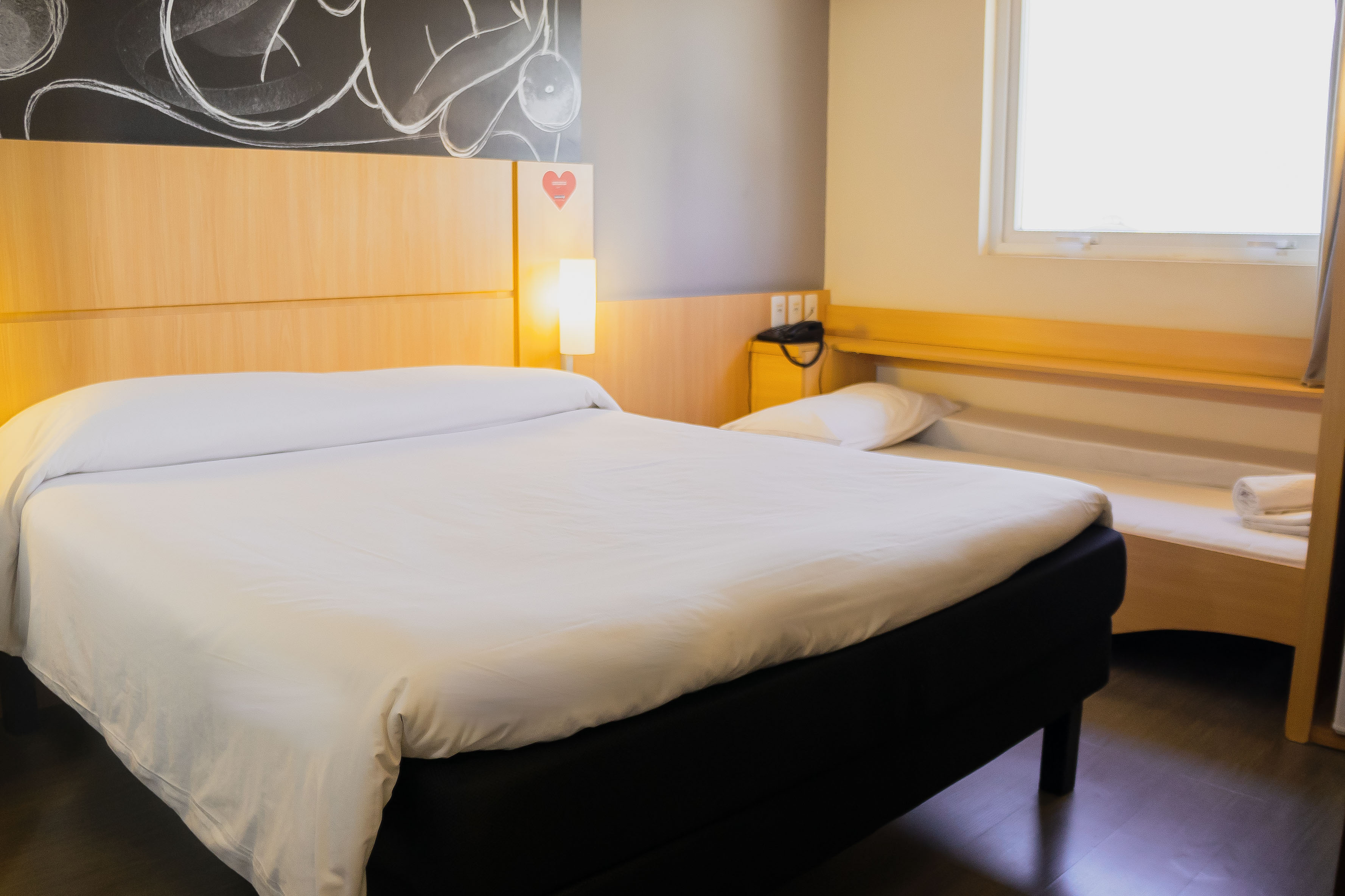 STANDARD, 1 DOUBLE AND 1 SINGLE BED