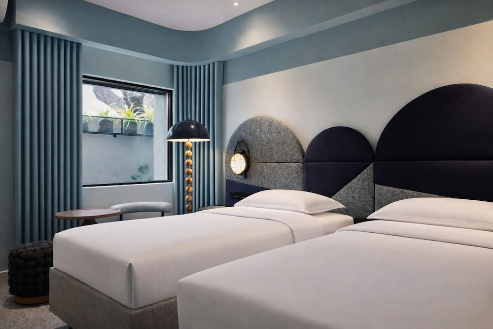 Superior, Twin Beds, Pool View