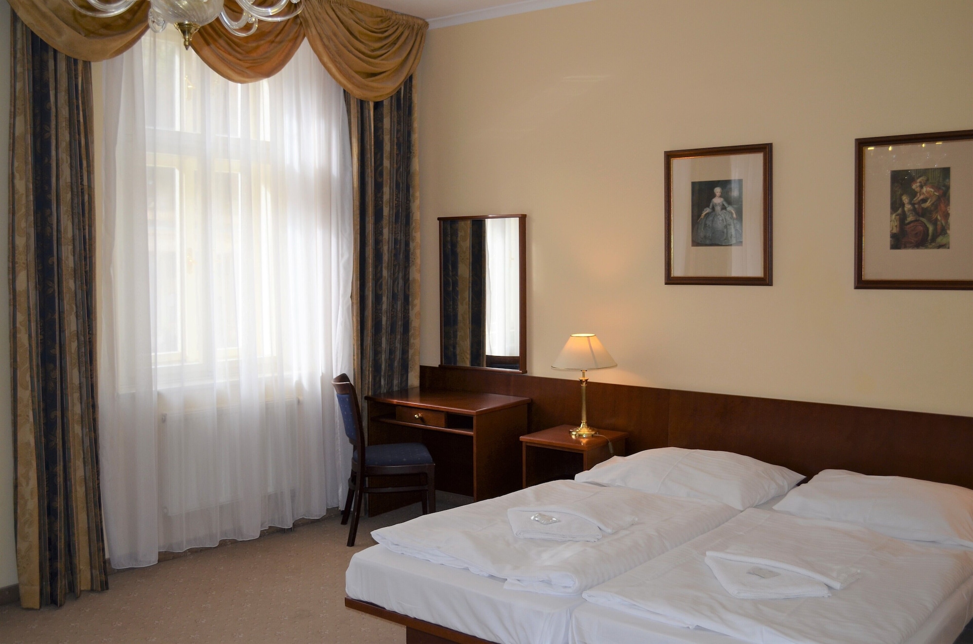 ROOM, DOUBLE BED, ATTIC