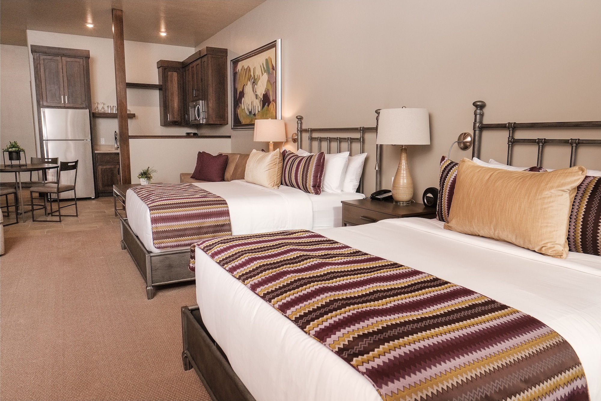 Suite, 2 Queen Beds, Sofa, Hill Side
