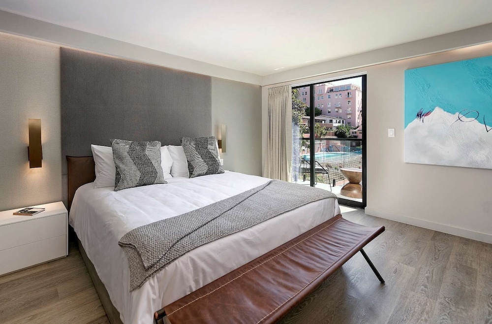 La Jolla Cove Suites 27/65