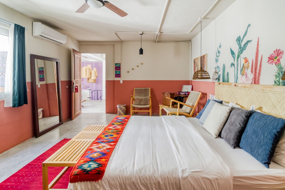 PREMIUM, KING BED