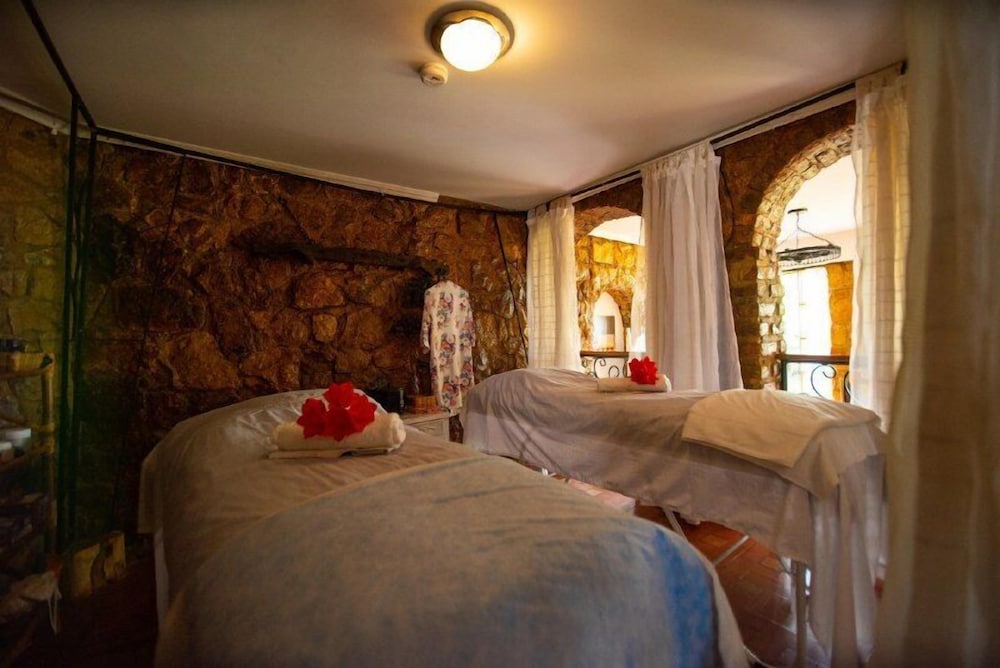 Decameron Refugio Rancho Tota 8/48