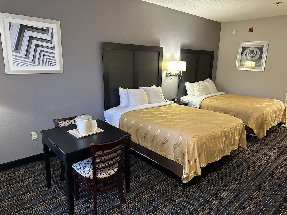 Quality Inn Ashland, KY 30/66
