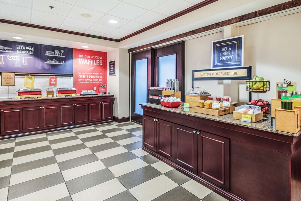 Hampton Inn Greenfield 6/36
