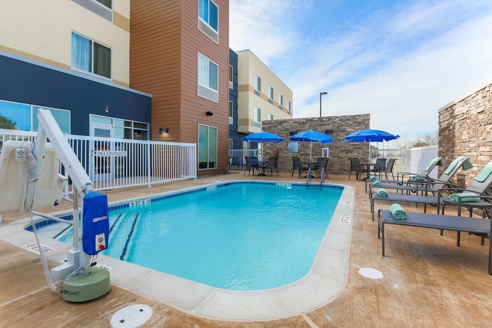 Fairfield Inn Suites Cuero in CUERO - TX