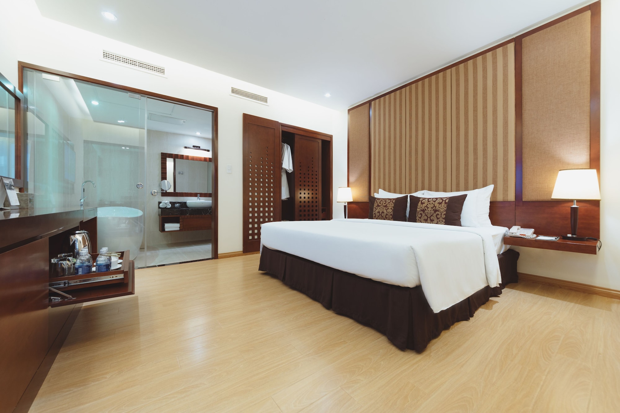 PARAGON, SUITE, CITY VIEW