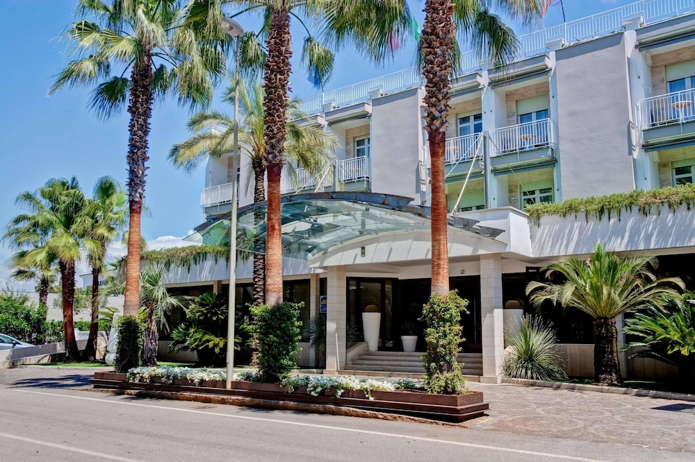 Esplanade Boutique Hotel 29/38