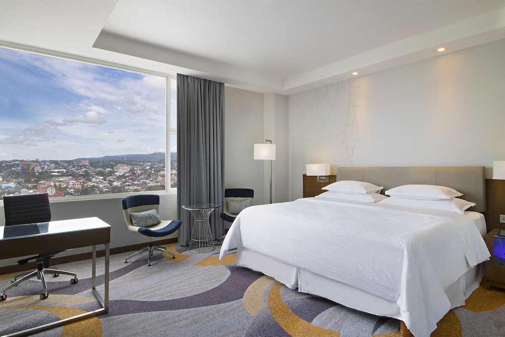 FOUR POINTS BY SHERATON MANADO 12/51