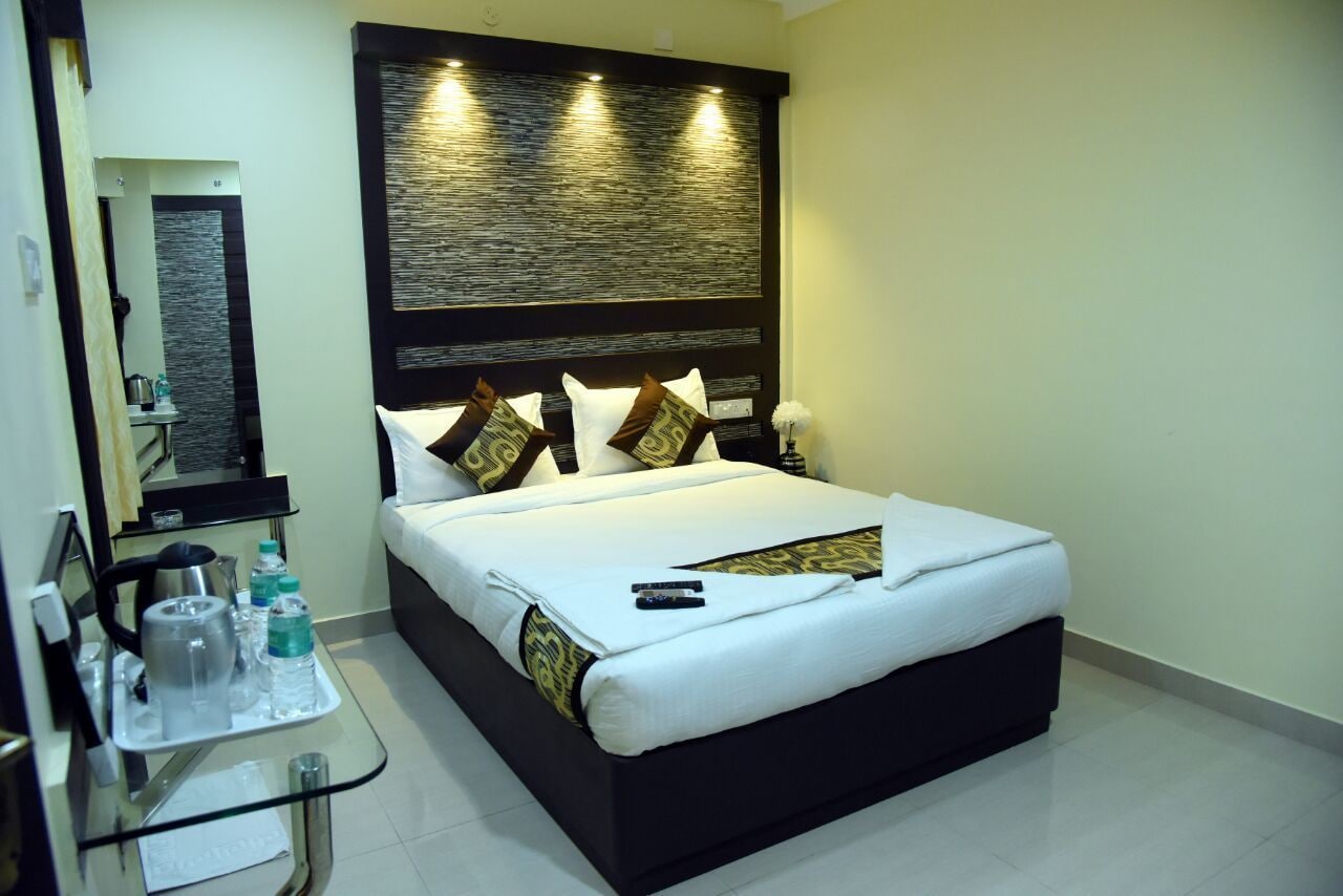 DELUXE, SINGLE, DOUBLE BED