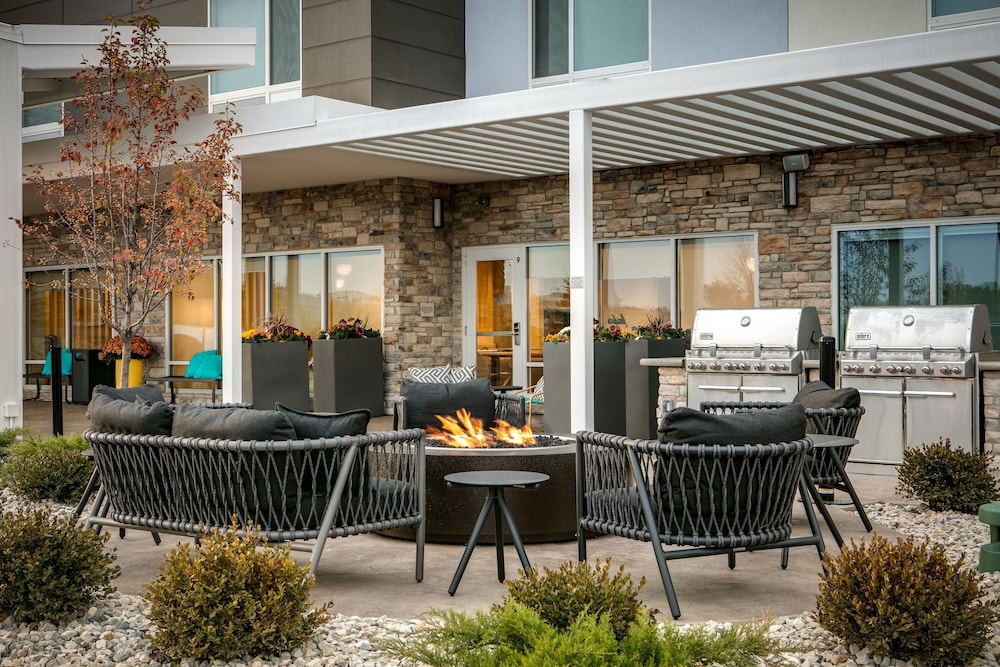 TownePlace Suites Oconomowoc 12/28