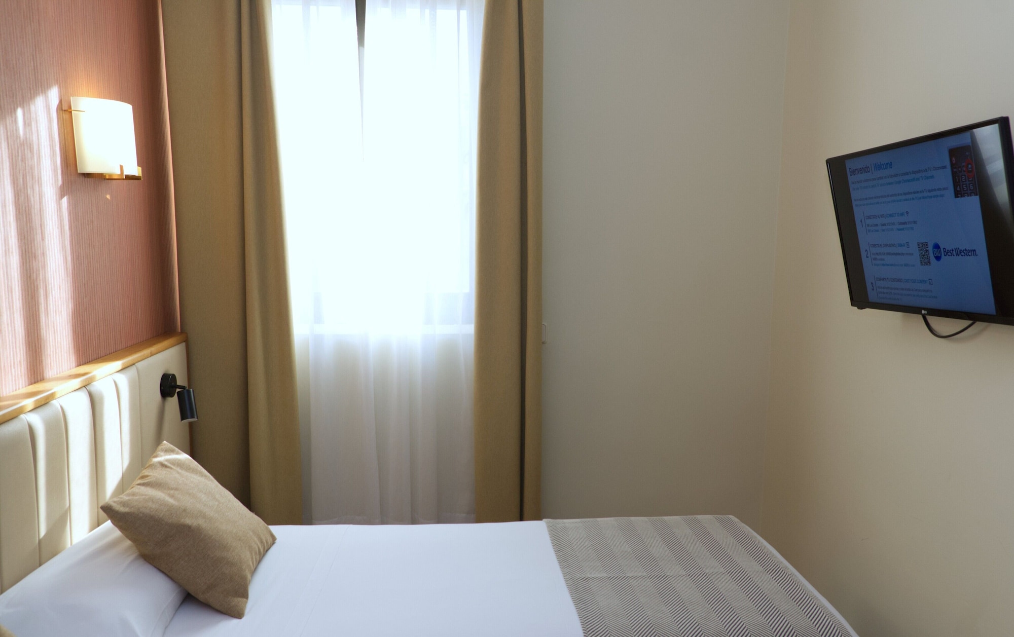 ROOM, SINGLE