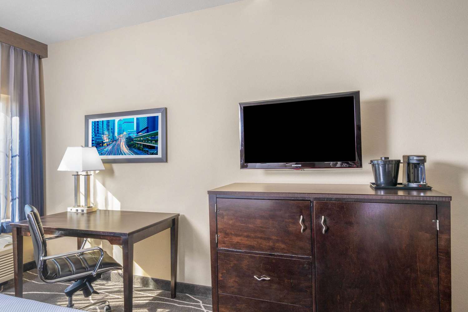 La Quinta Inn & Suites by Wyndham Houston Energy Corridor 46/61