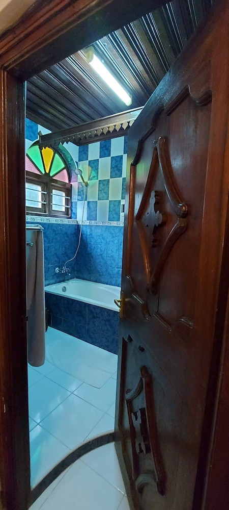 TAUSI PALACE HOTEL 65/90