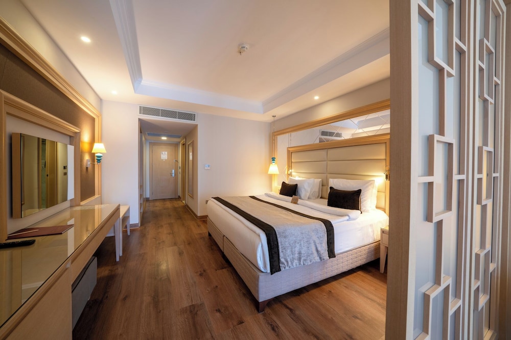 JUNIOR SUITE ROOM